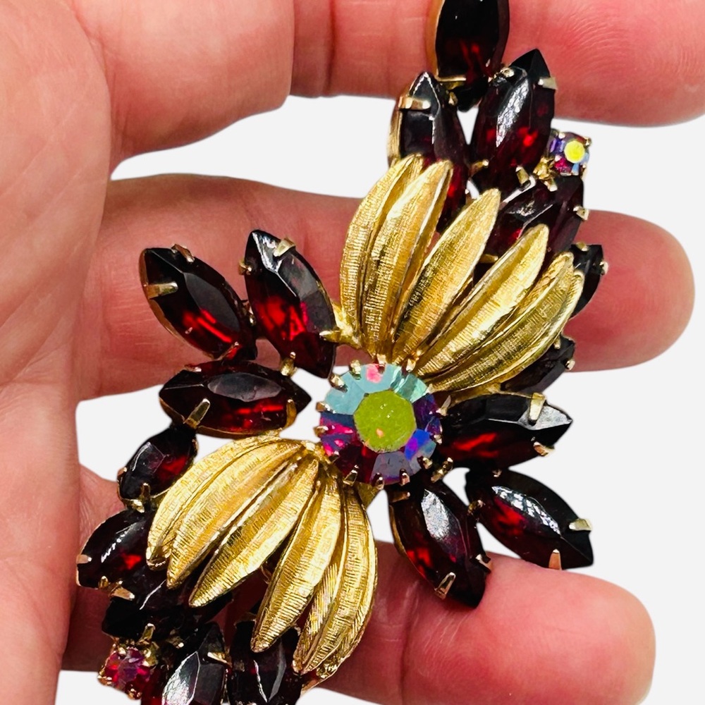 Stunning Vintage Ruby Red Navette Rhinestone and Leaf Brooch - Picture 2 of 5